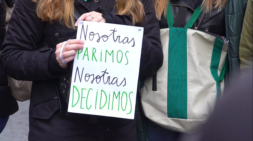 BRASIL DE FATO – Brasília recebe sessão gratuita de filme que retrata busca por aborto legal na América Latina